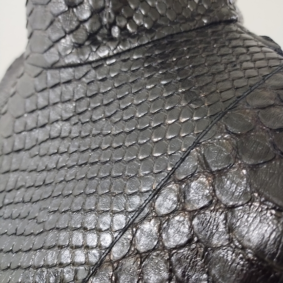 GUCCI TOP OR JACKET BLACK PYTHON - Picture 3 of 13